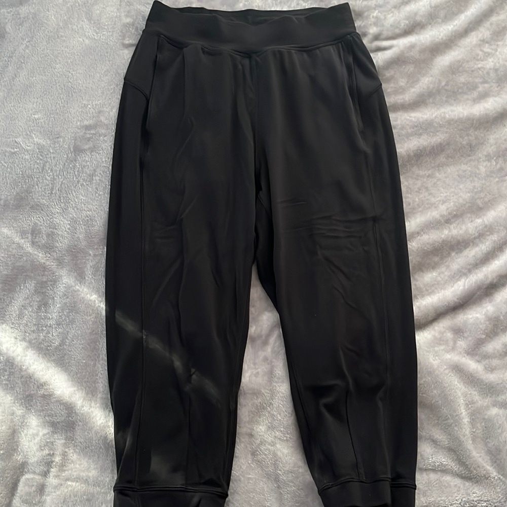 Lululemon cropped yoga pants
